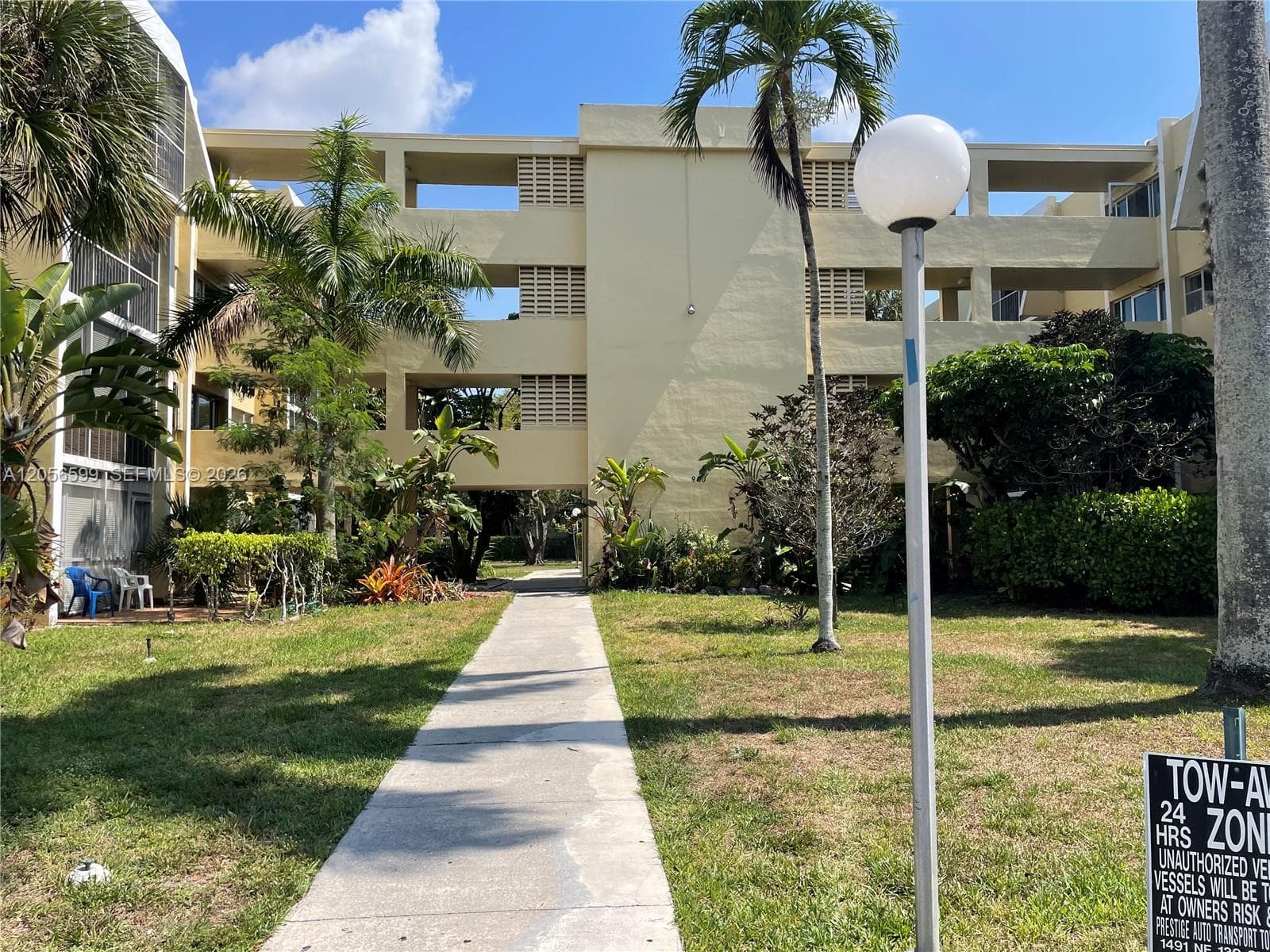940 NE 199th St # 209, Miami, FL 33179 photo 2