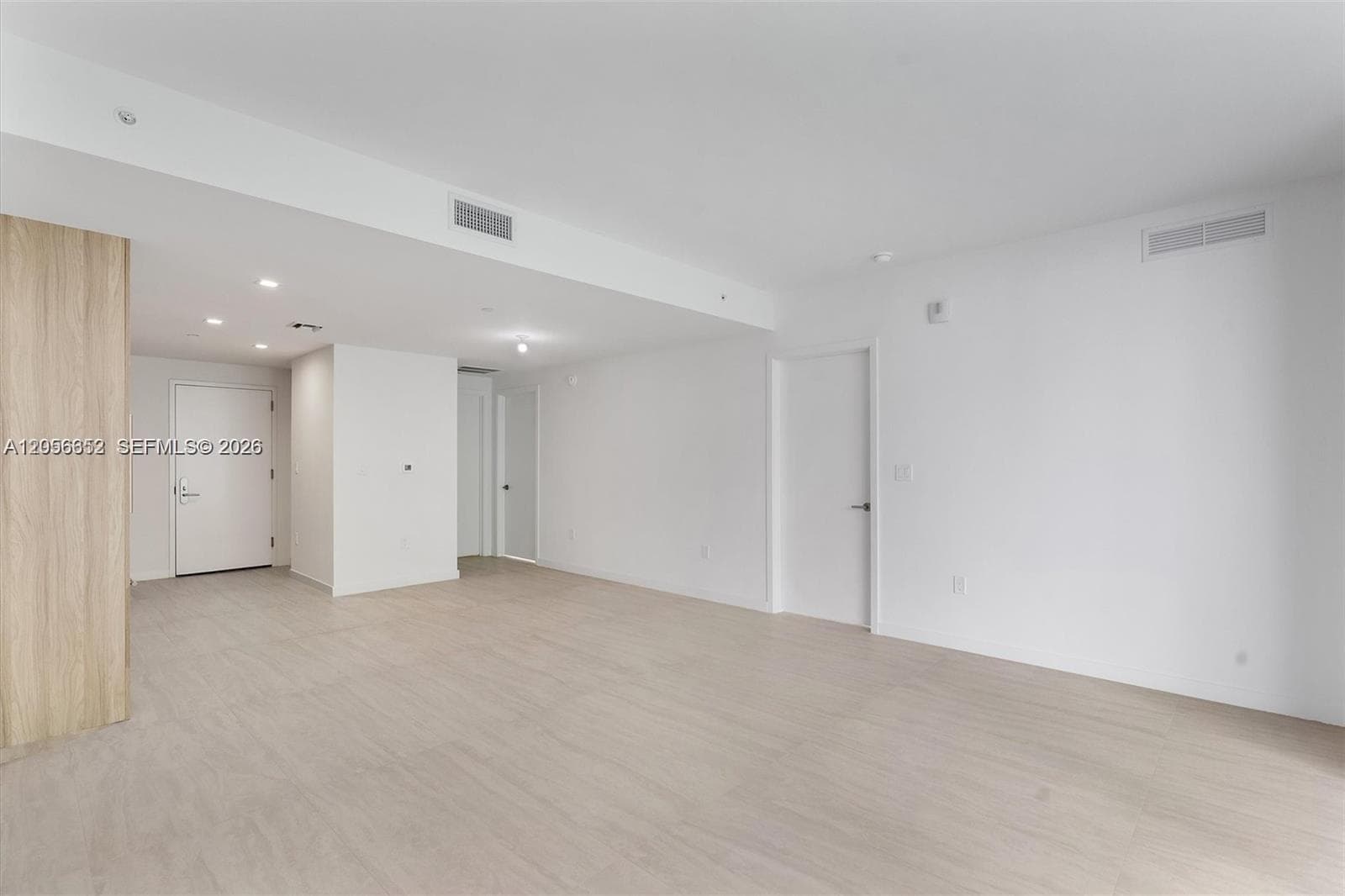 77 SE 5th St # 4106, Miami, FL 33131 photo 5