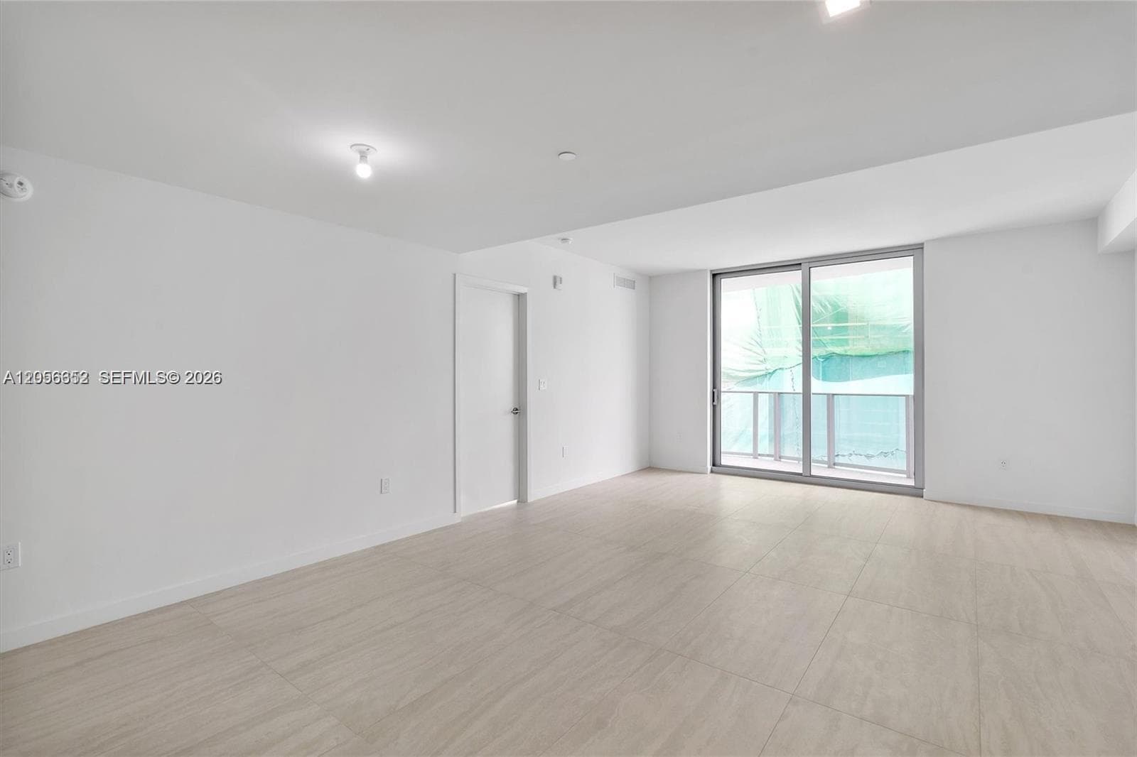 77 SE 5th St # 4106, Miami, FL 33131 photo 4