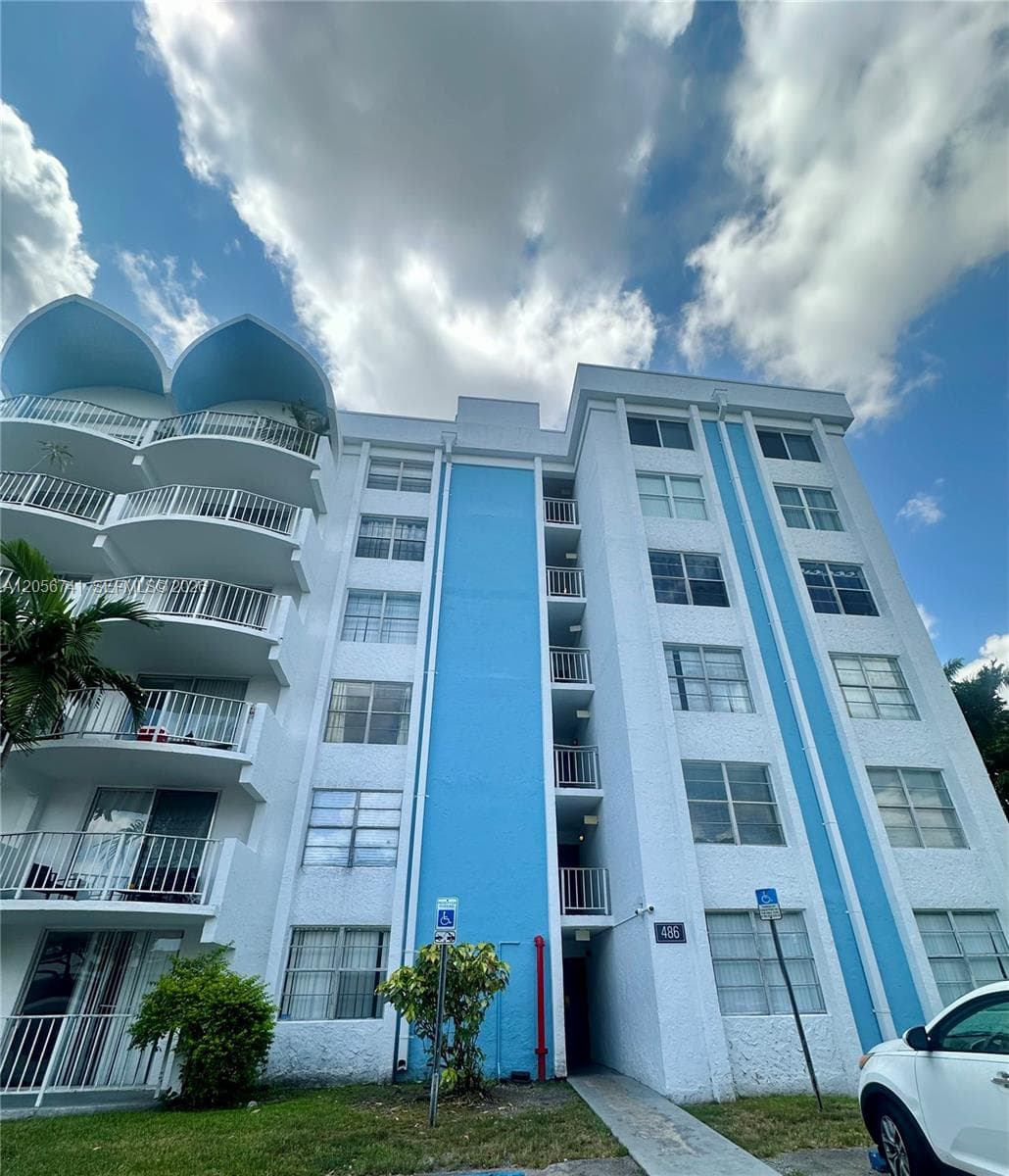 486 NW 165th St Rd # B-103, Miami, FL 33169
