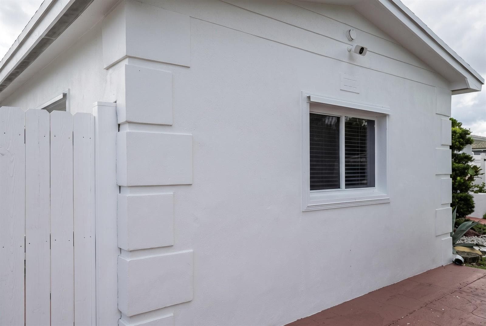 2021 NW 85TH Avenue, Pembroke Pines, FL 33024 photo 2