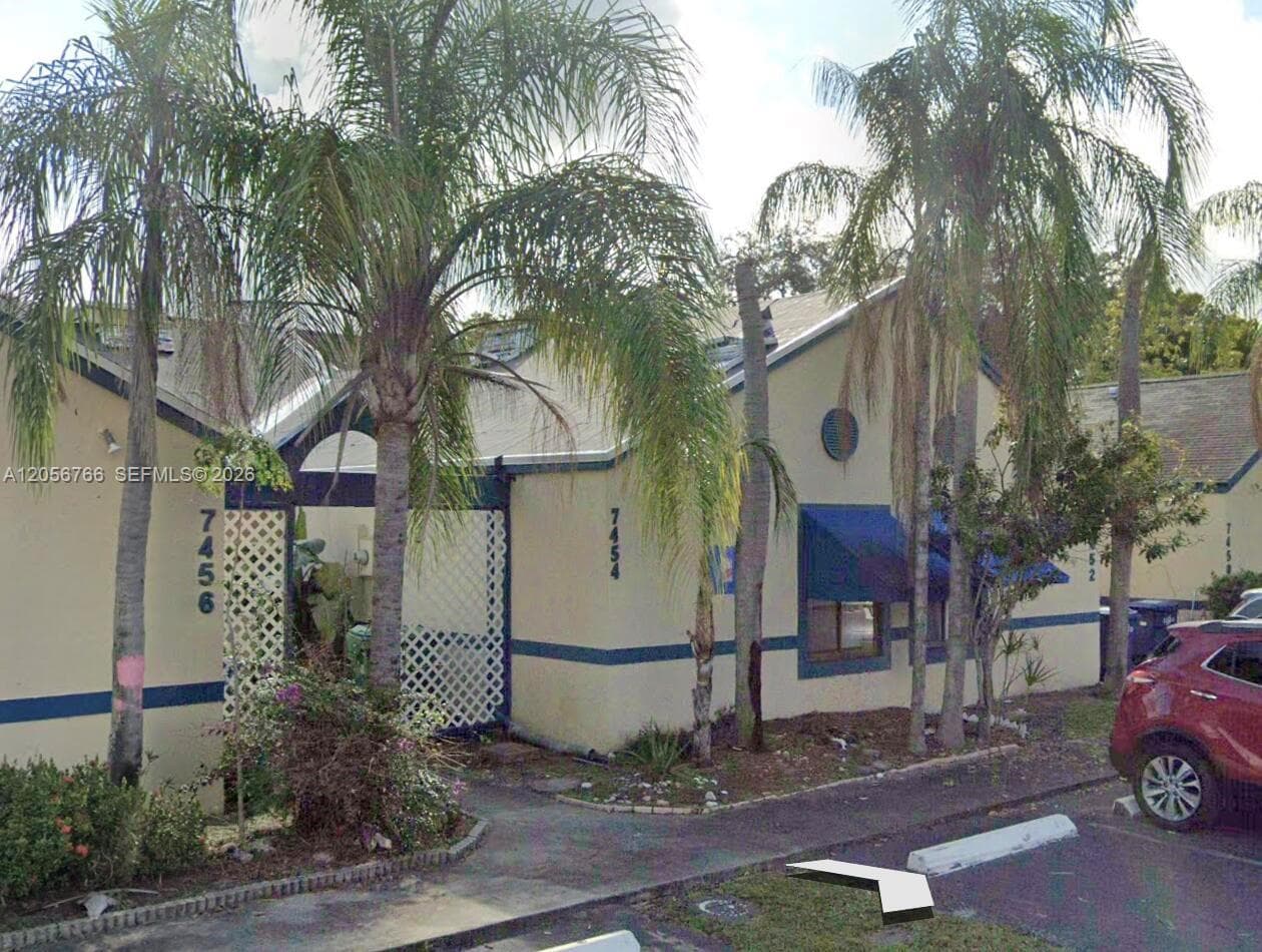 7454 NW 34th St, Lauderhill, FL 33319