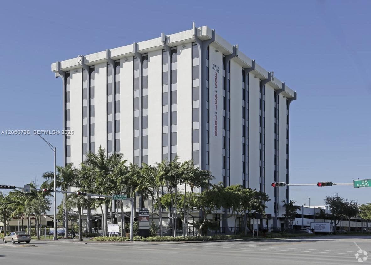 12550 Biscayne Blvd # 403, North Miami, FL 33181 photo 2