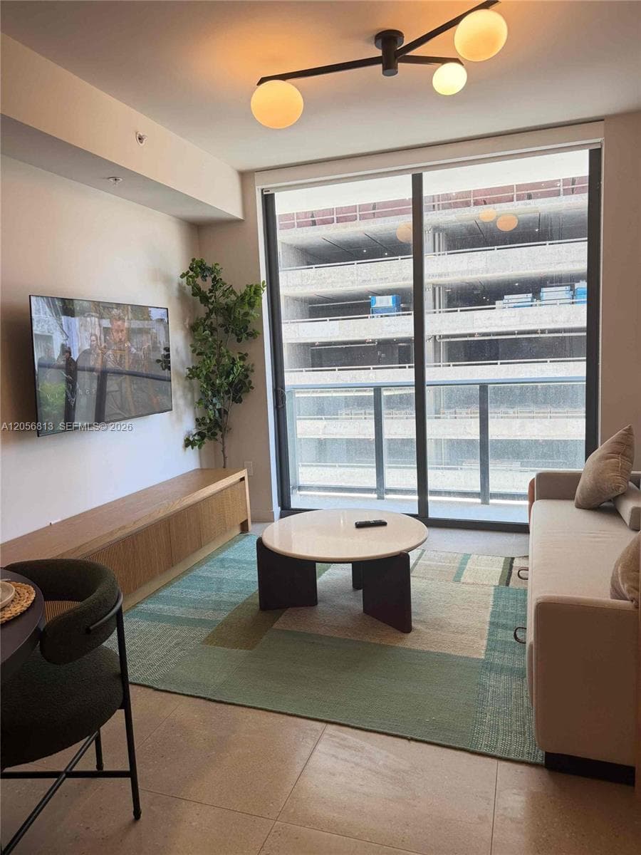 11 NE 6th St # 705, Miami, FL 33132 photo 3
