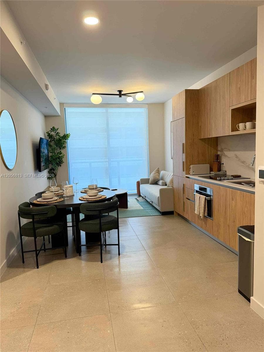 11 NE 6th St # 705, Miami, FL 33132 photo 5