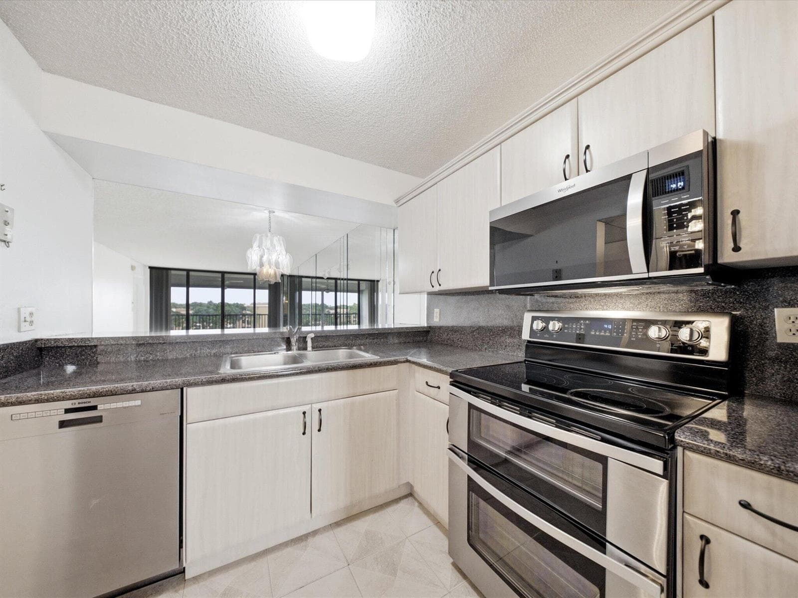 6539 CORAL LAKE Drive # 403, Margate, FL 33063 photo 5