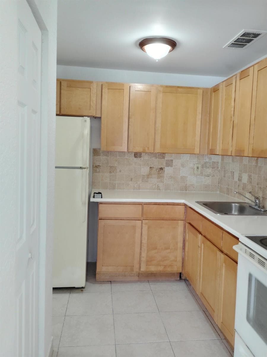 407 EXECUTIVE CENTER Drive # 110, West Palm Beach, FL 33401 photo 4