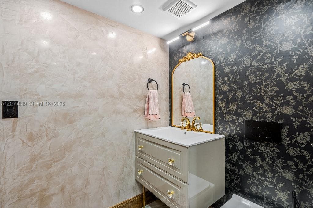2457 Collins Ave # 1603, Miami Beach, FL 33140 photo 3