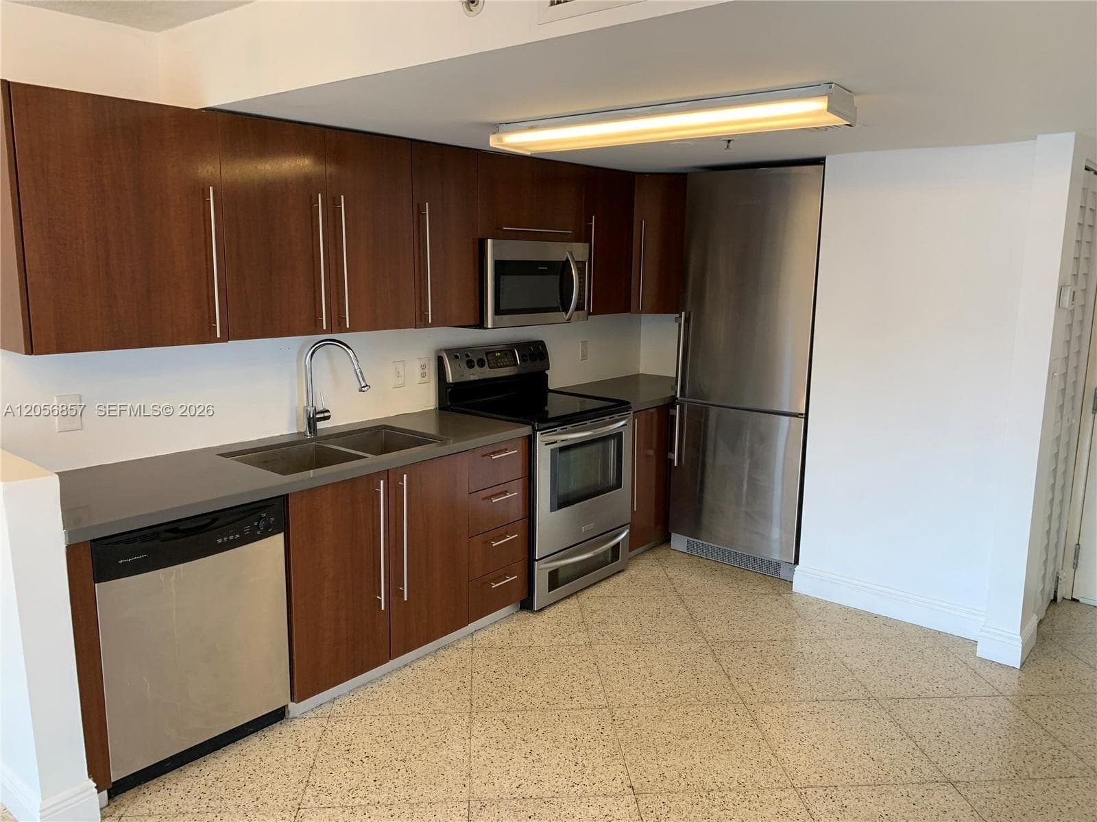 498 SW 2nd St # 2C, Miami, FL 33130