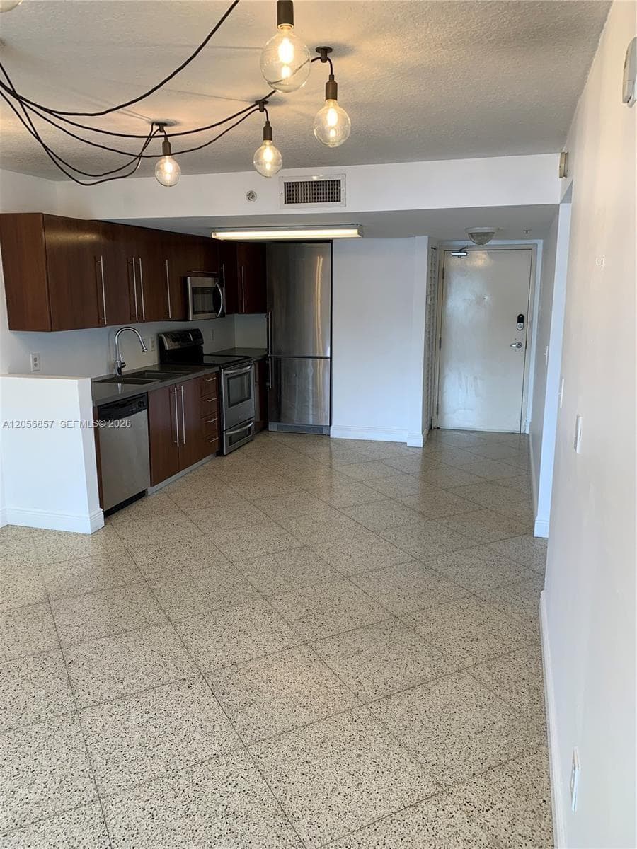 498 SW 2nd St # 2C, Miami, FL 33130 photo 4