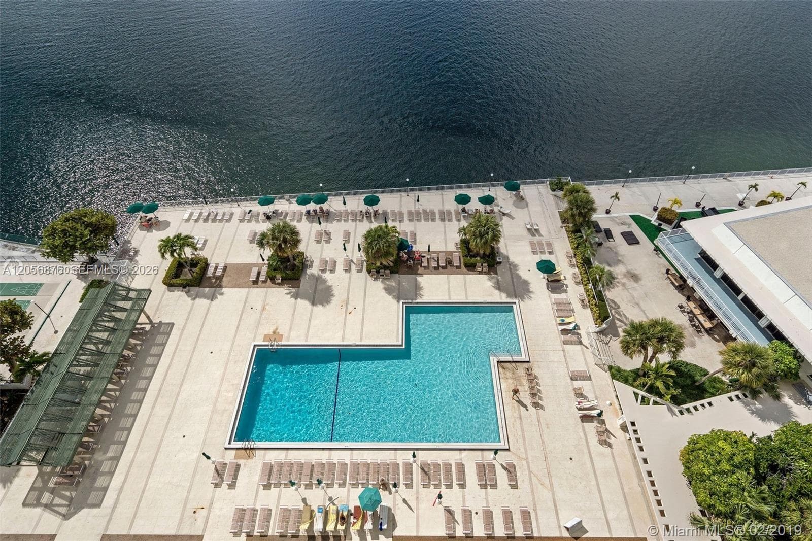 300 Bayview Dr # 207, Sunny Isles Beach, FL 33160 photo 3