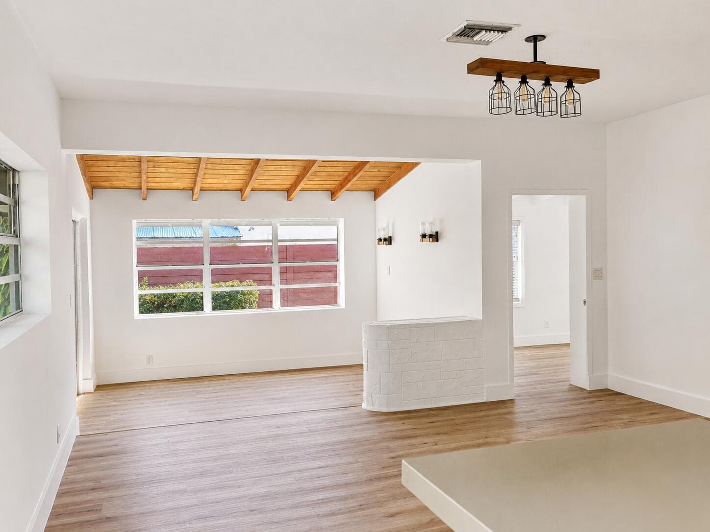 819 NE 2ND Court, Hallandale Beach, FL 33009 photo 4