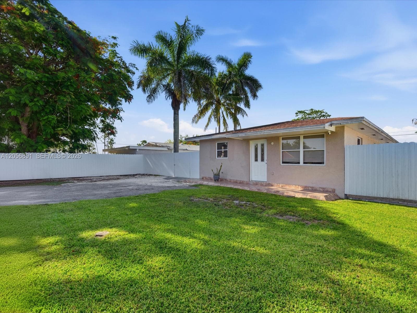 827 SW 3rd St, Florida City, FL 33034 photo 2