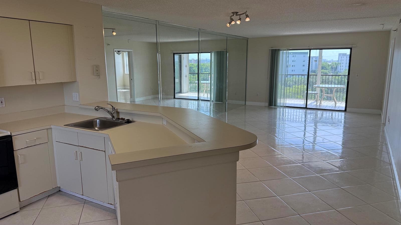 2334 S Cypress Bend Drive # 802, Pompano Beach, FL 33069 photo 2
