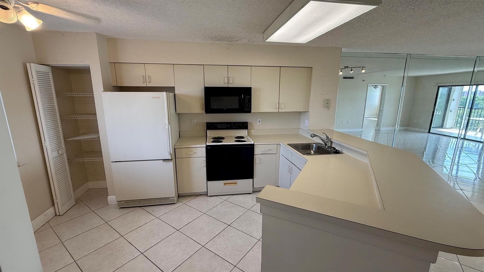 2334 S Cypress Bend Drive # 802, Pompano Beach, FL 33069 photo 3