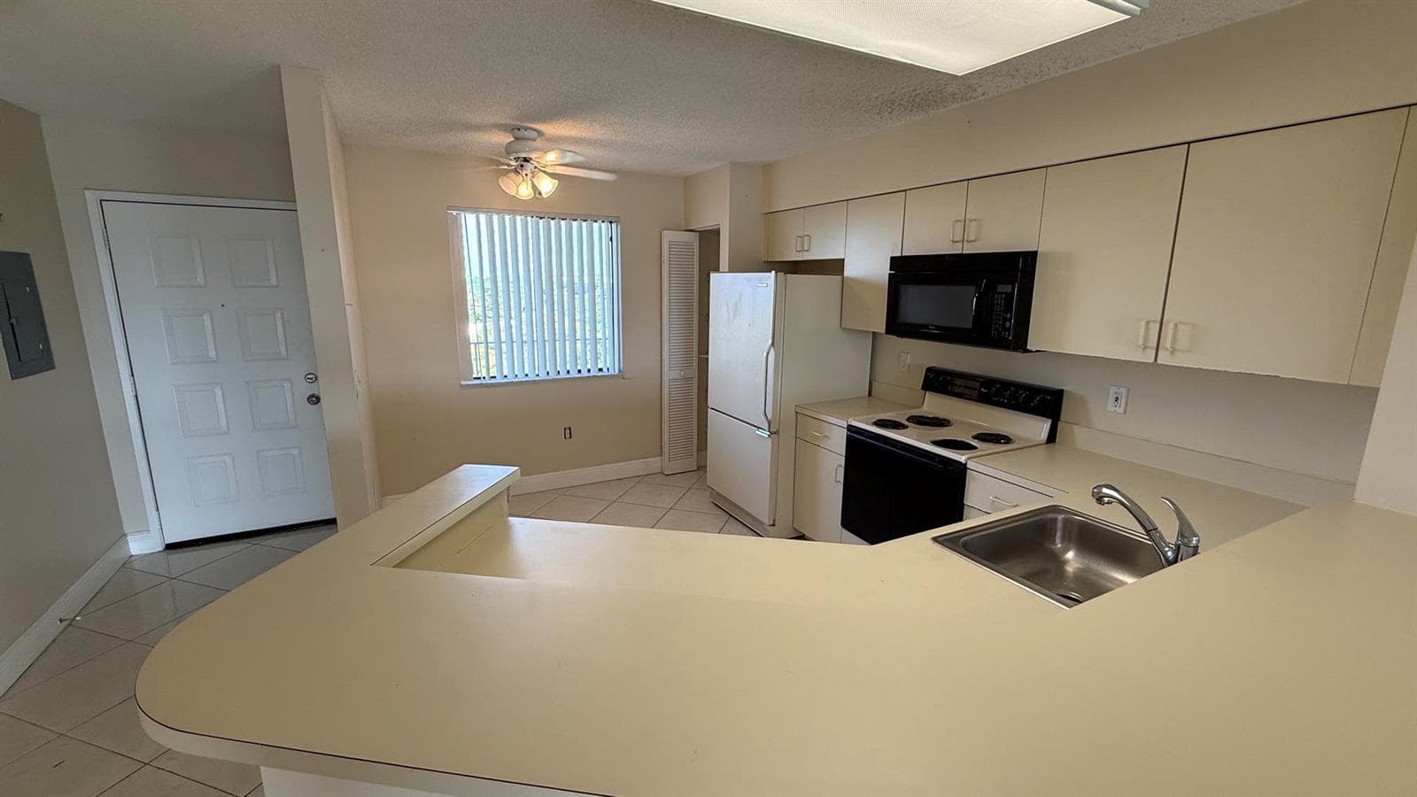 2334 S Cypress Bend Drive # 802, Pompano Beach, FL 33069 photo 4