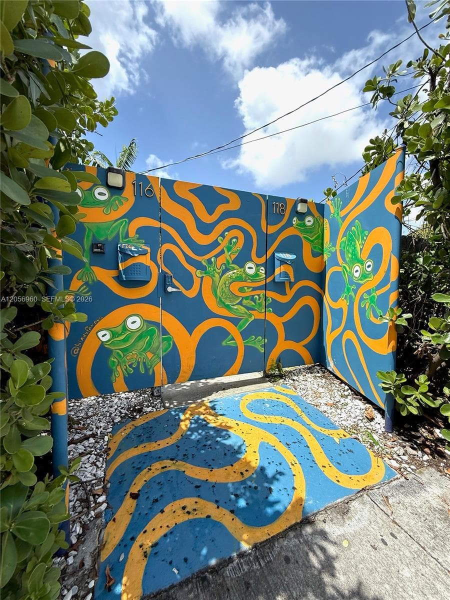 118 NW 24th St, Miami, FL 33127