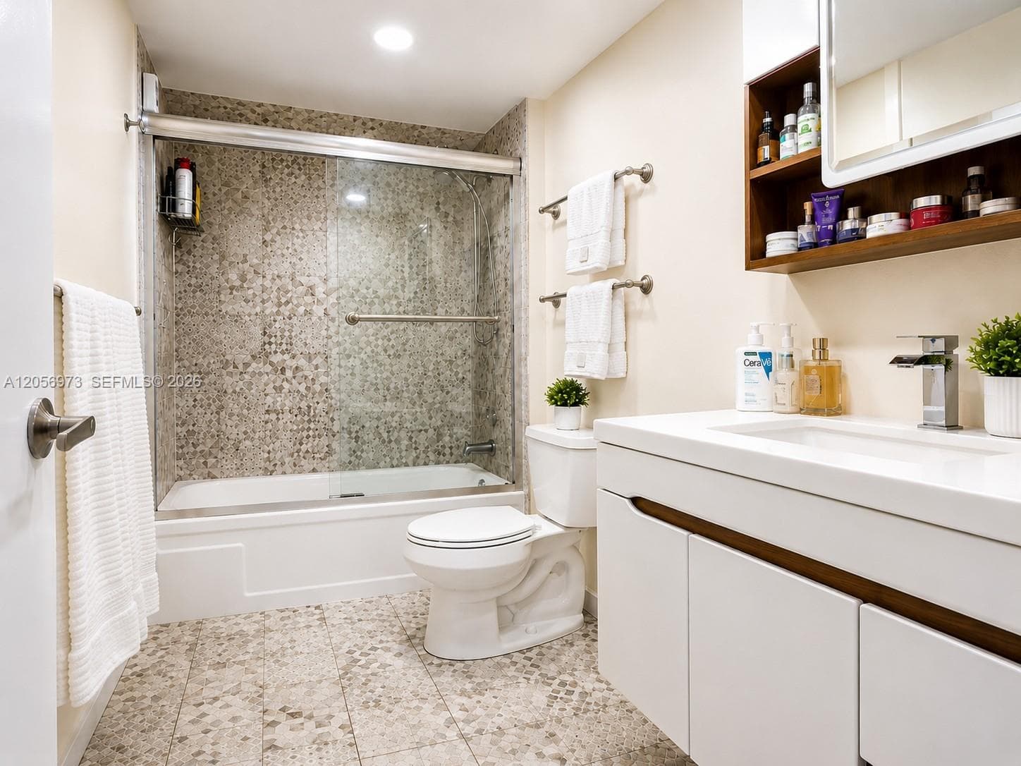 301 NE 14th Ave # 507, Hallandale Beach, FL 33009 photo 3