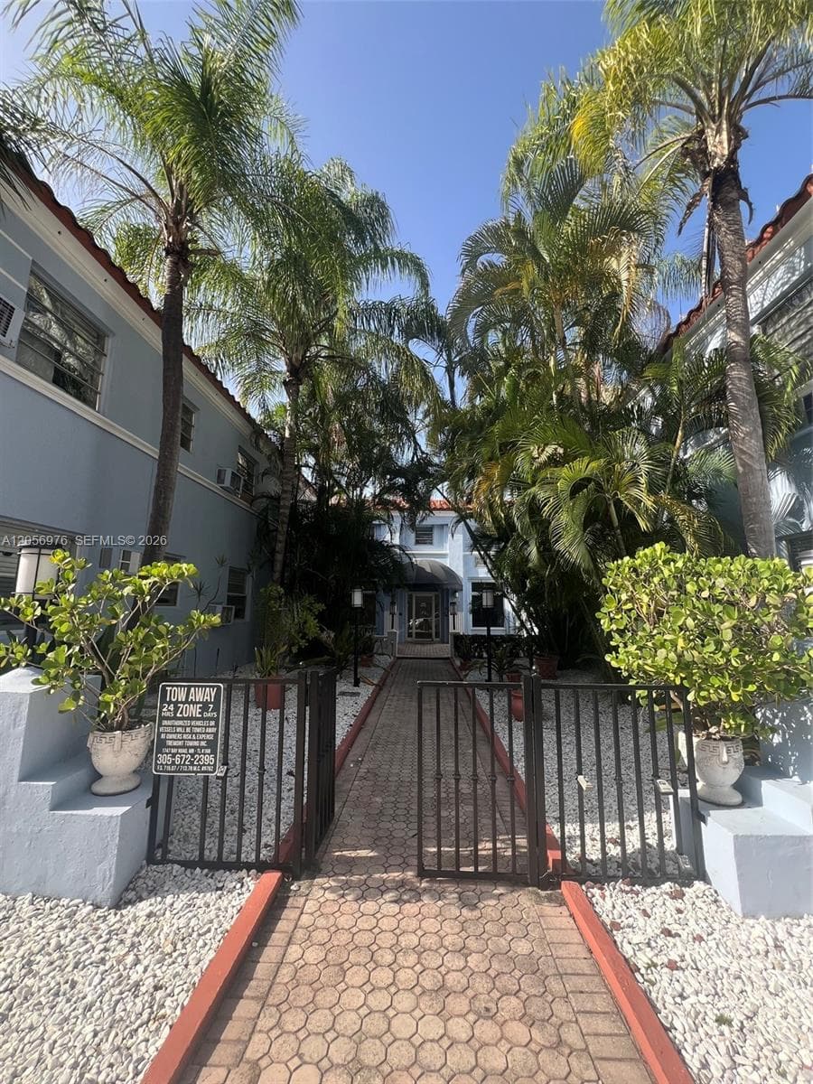 215 30th St # 1, Miami Beach, FL 33140 photo 2