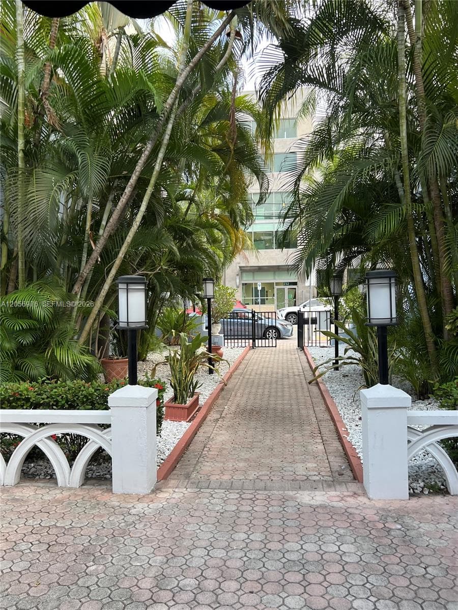 215 30th St # 1, Miami Beach, FL 33140 photo 5
