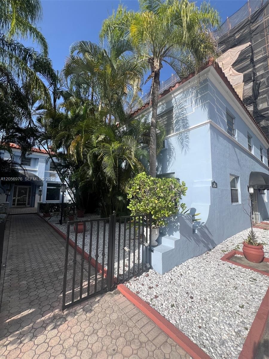 215 30th St # 1, Miami Beach, FL 33140 photo 4