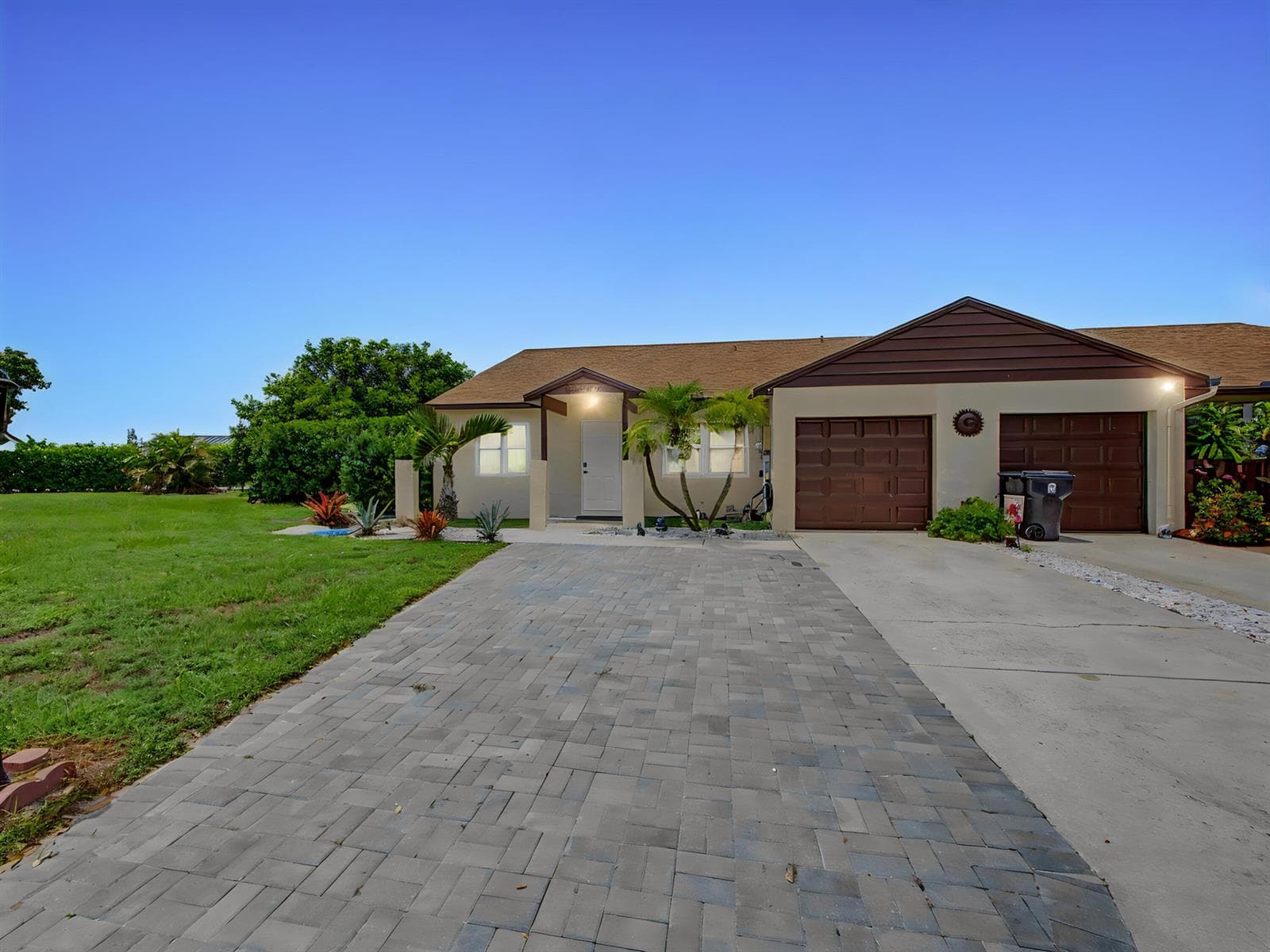 8464 Lakepoint Court, Wellington, FL 33467 photo 2