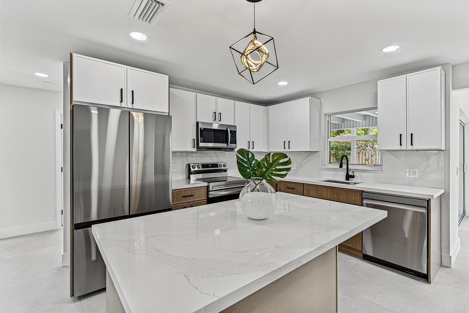 350 NE 42ND Street, Oakland Park, FL 33334 photo 3