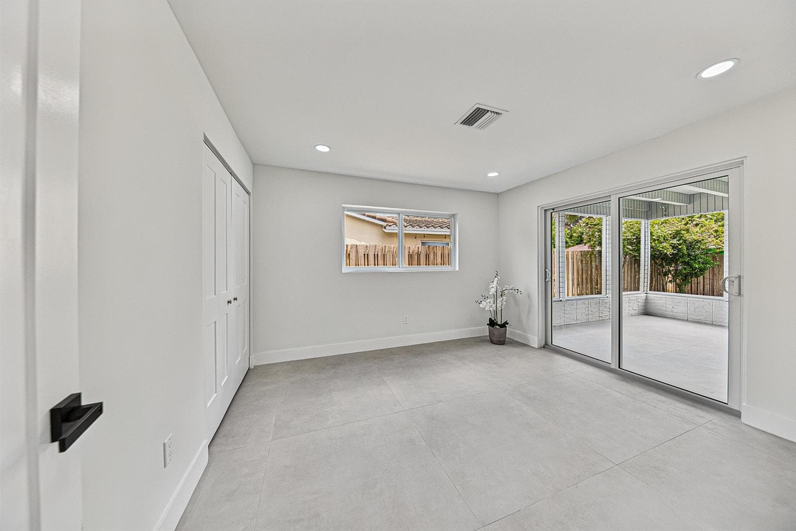 350 NE 42ND Street, Oakland Park, FL 33334 photo 5