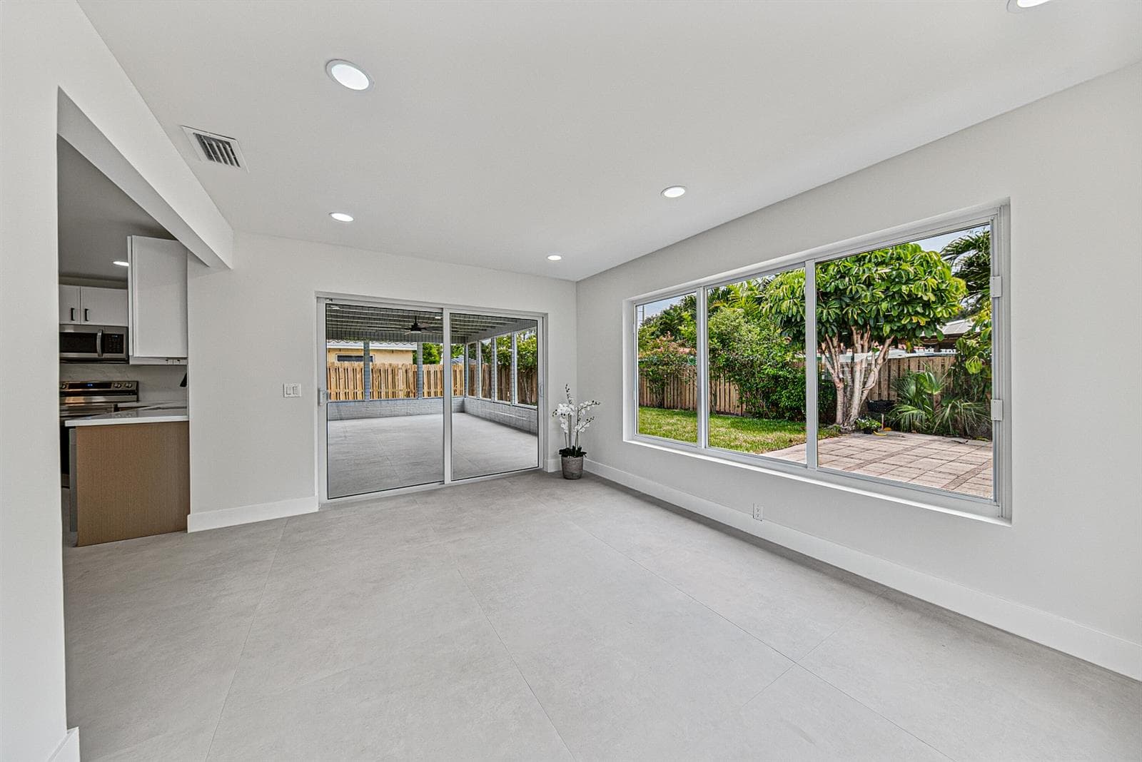 350 NE 42ND Street, Oakland Park, FL 33334 photo 4