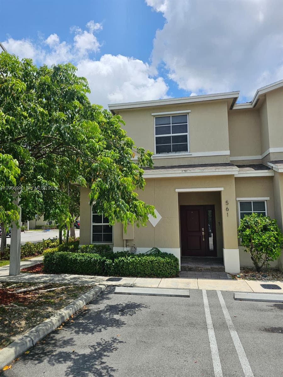 561 NE 5th St, Florida City, FL 33034 photo 2