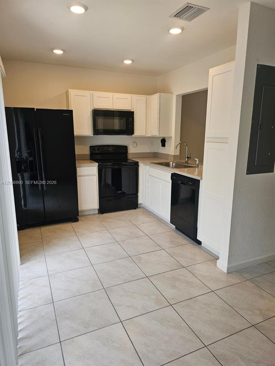 561 NE 5th St, Florida City, FL 33034 photo 3