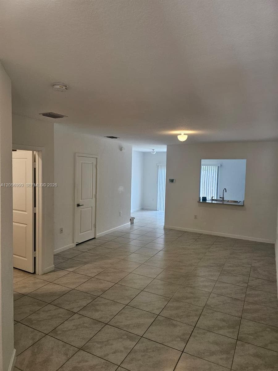 561 NE 5th St, Florida City, FL 33034 photo 4