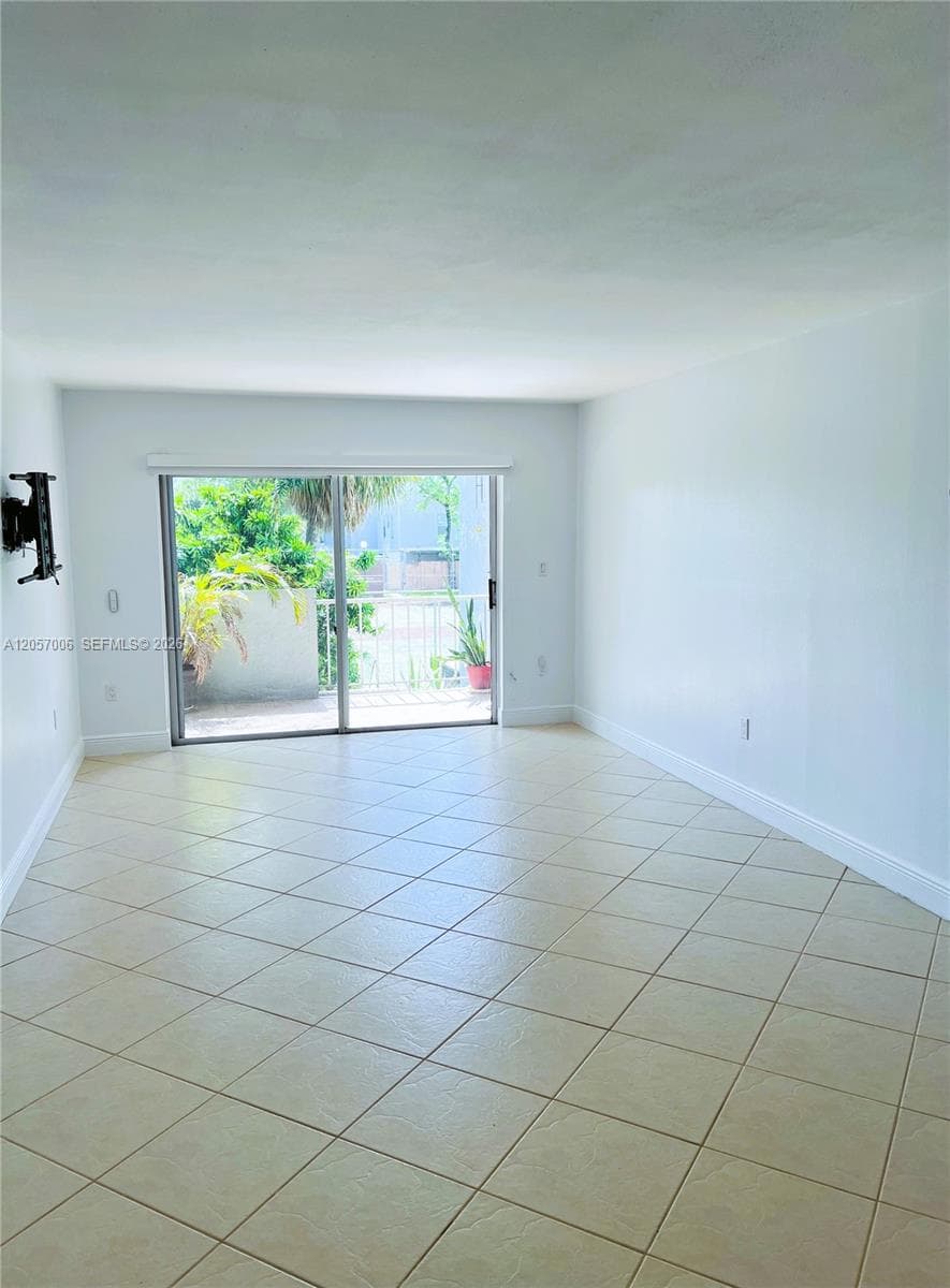 6195 W 18th Ave # G214, Hialeah, FL 33012 photo 3