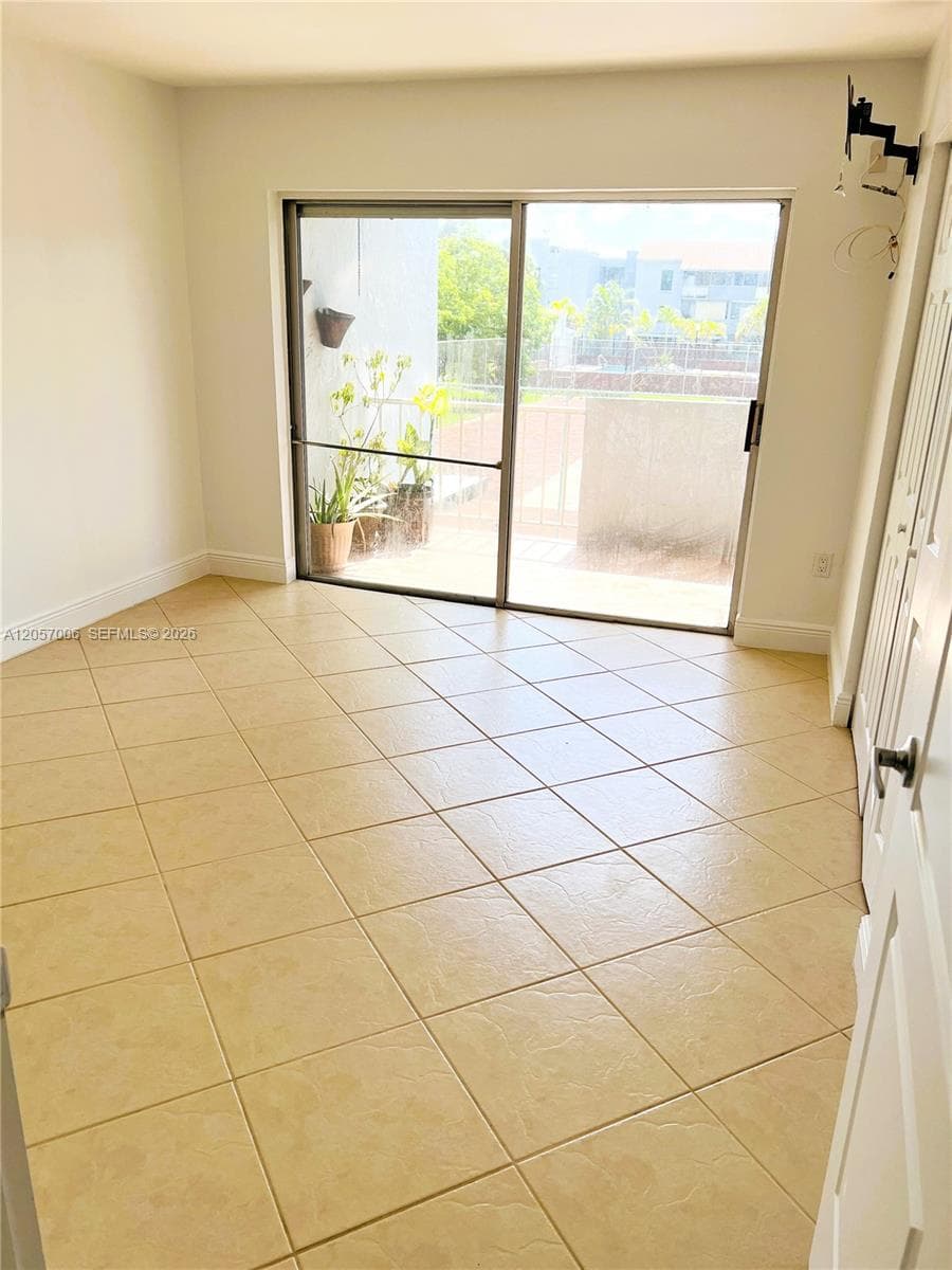 6195 W 18th Ave # G214, Hialeah, FL 33012 photo 4