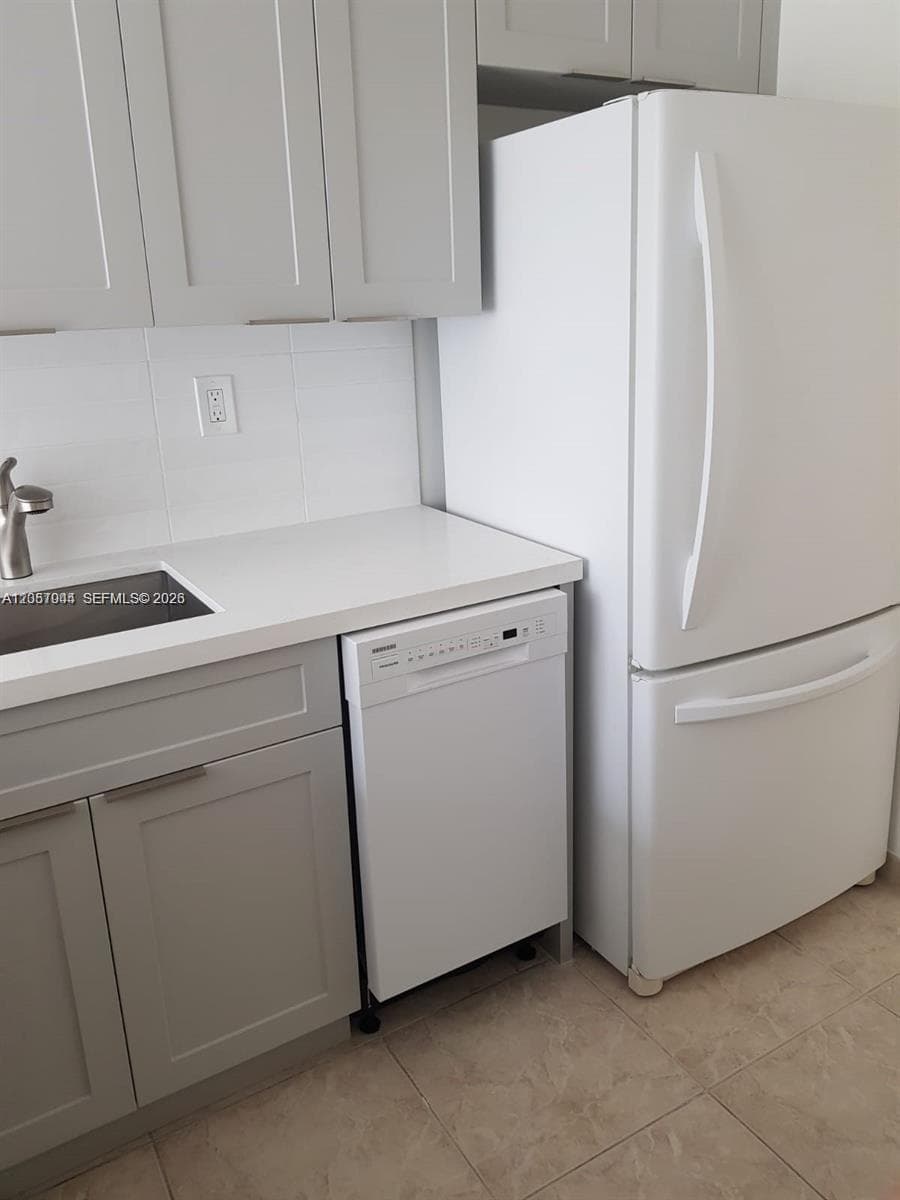 200 177th Dr # 308, Sunny Isles Beach, FL 33160 photo 2
