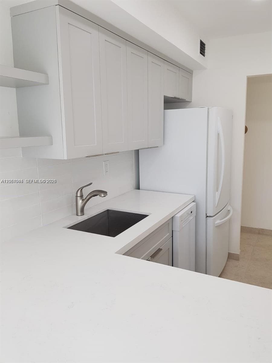 200 177th Dr # 308, Sunny Isles Beach, FL 33160 photo 3