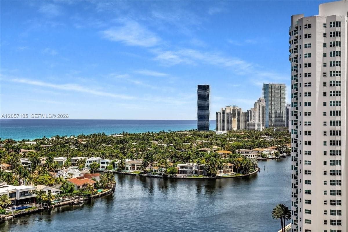 20515 E Country Club Dr # 2048, Aventura, FL 33180