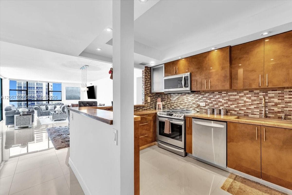 20515 E Country Club Dr # 2048, Aventura, FL 33180 photo 4