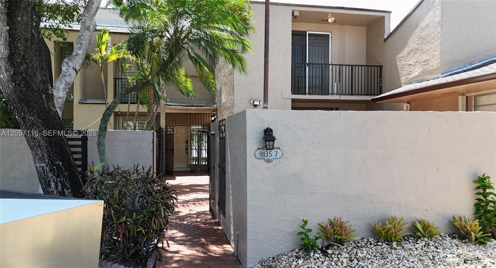 9135 Fontainebleau Blvd # 7, Miami, FL 33172 photo 2