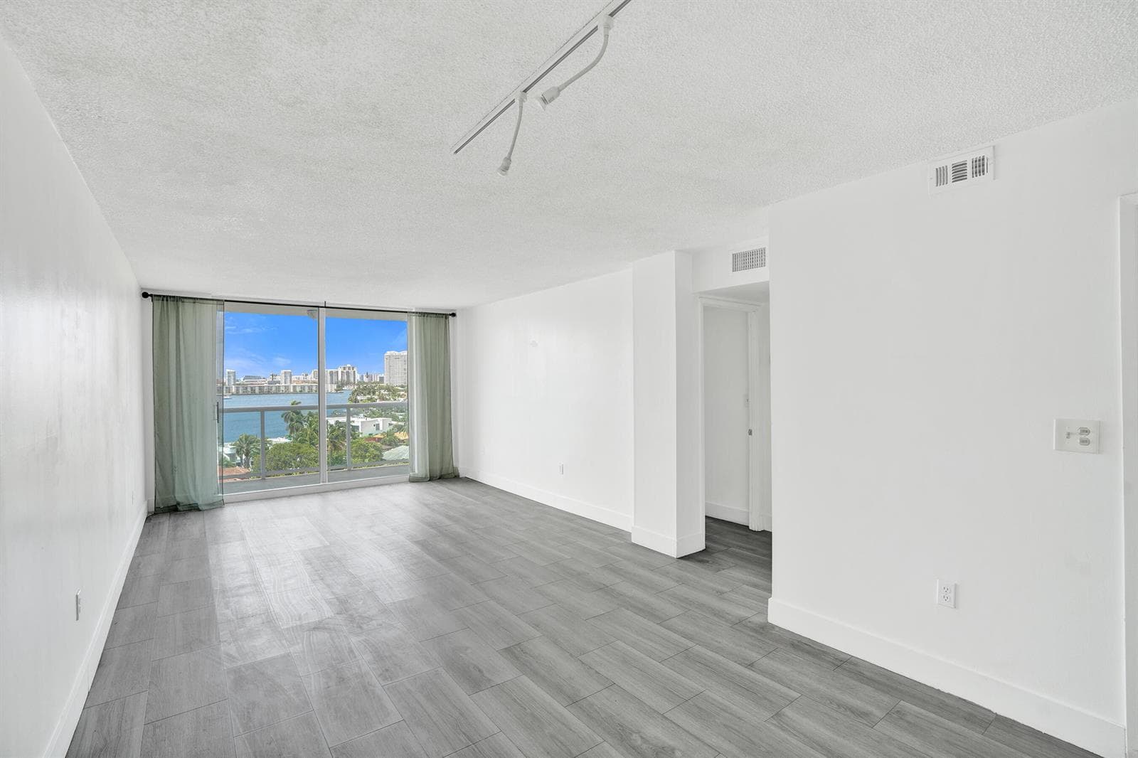 2841 NE 163RD Street # 1111, North Miami Beach, FL 33160 photo 4