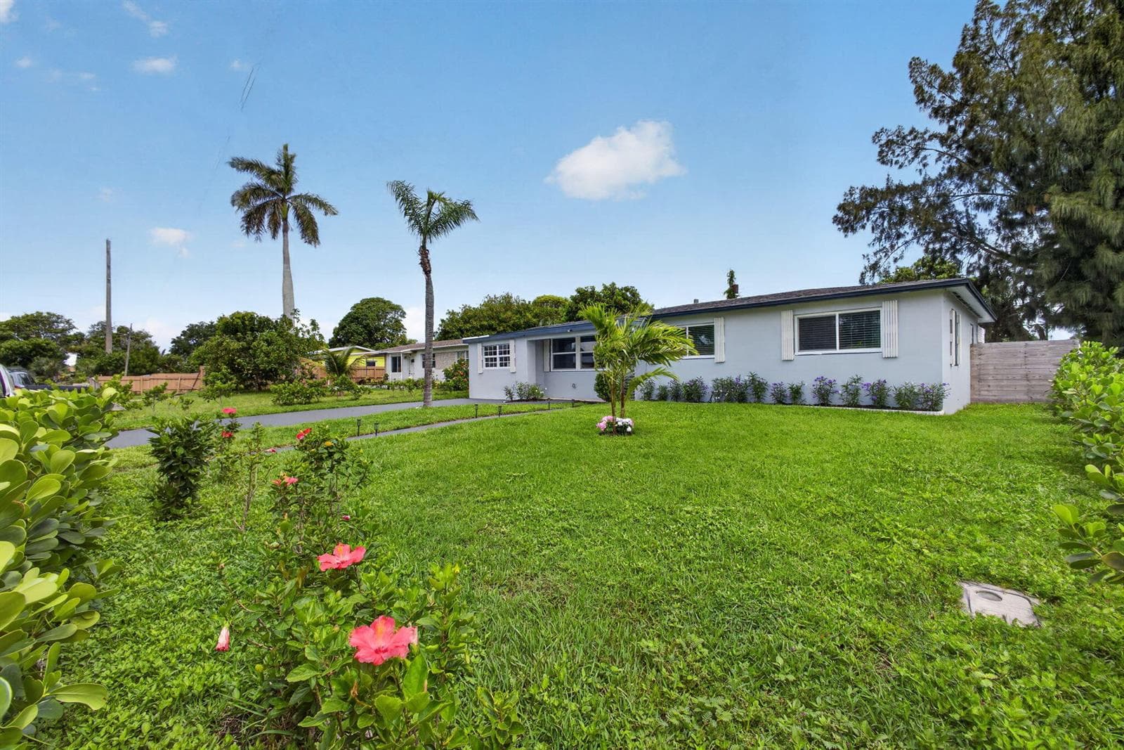 140 W 31st Court, Riviera Beach, FL 33404 photo 3