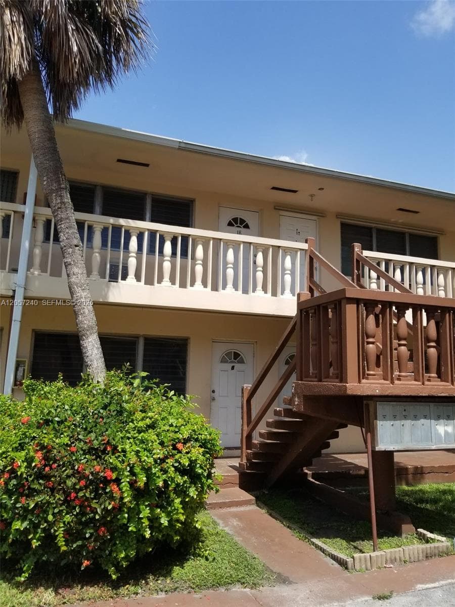 280 SW 11th Ave # 18, Hallandale Beach, FL 33009 photo 3