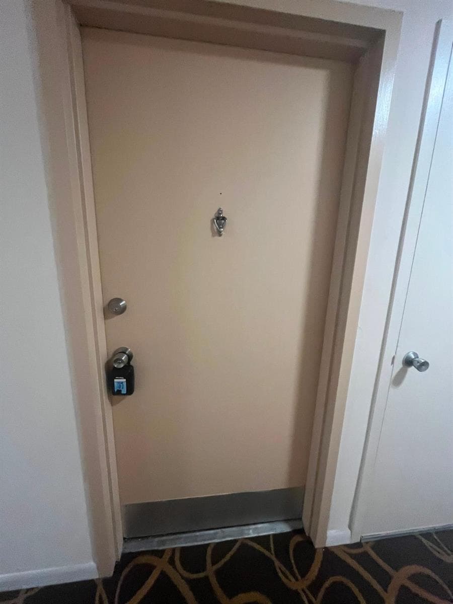 480 EXECUTIVE CENTER Drive # 2F, West Palm Beach, FL 33401 photo 2