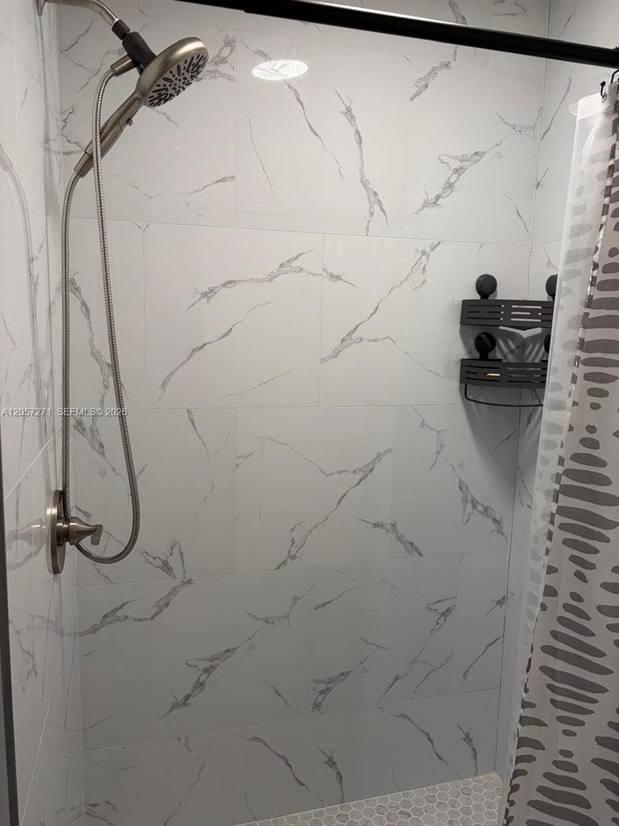 840 NE 159th St # 1, North Miami Beach, FL 33162 photo 2