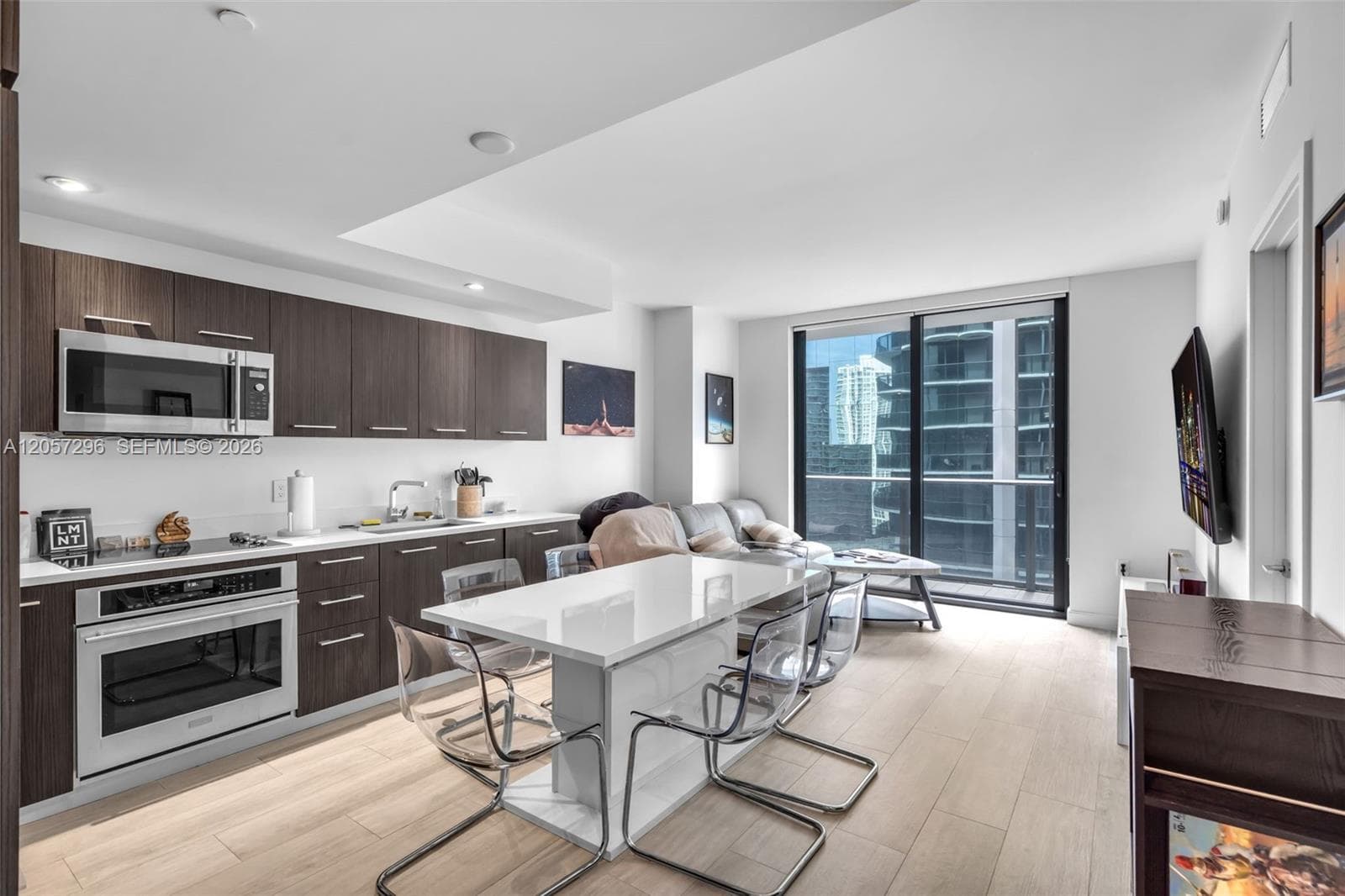 55 SW 9th St # 2407, Miami, FL 33130 photo 2