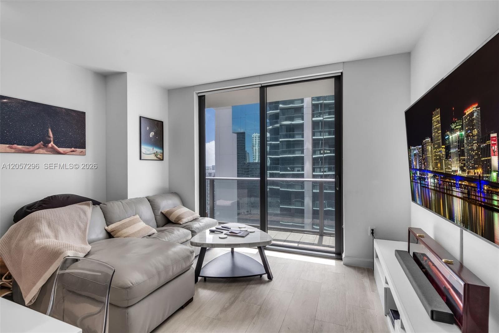 55 SW 9th St # 2407, Miami, FL 33130 photo 3