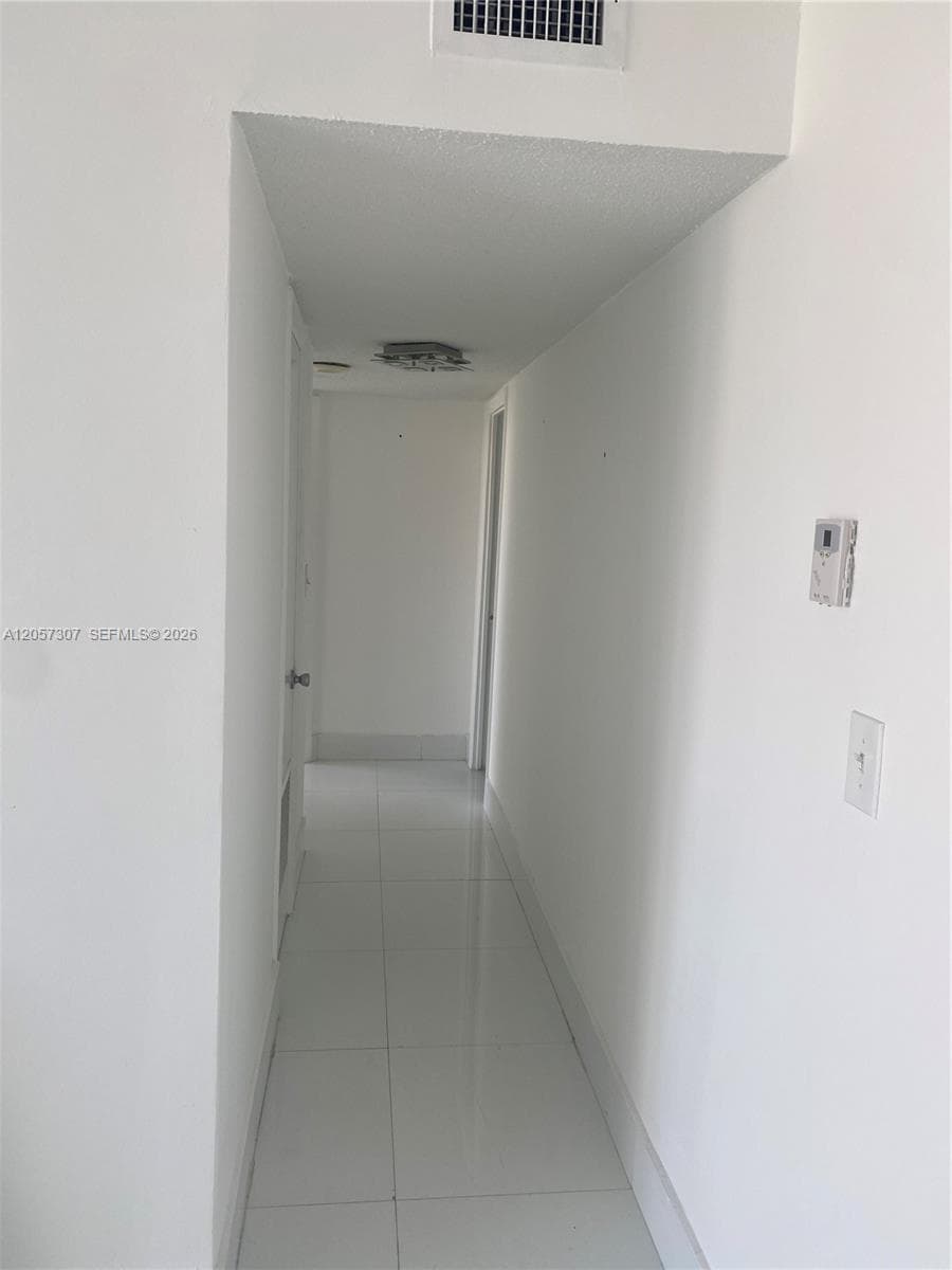 2780 NE 183rd St # 909, Aventura, FL 33160 photo 2