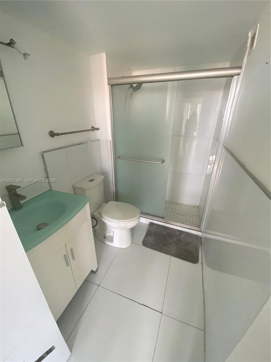 2780 NE 183rd St # 909, Aventura, FL 33160 photo 3