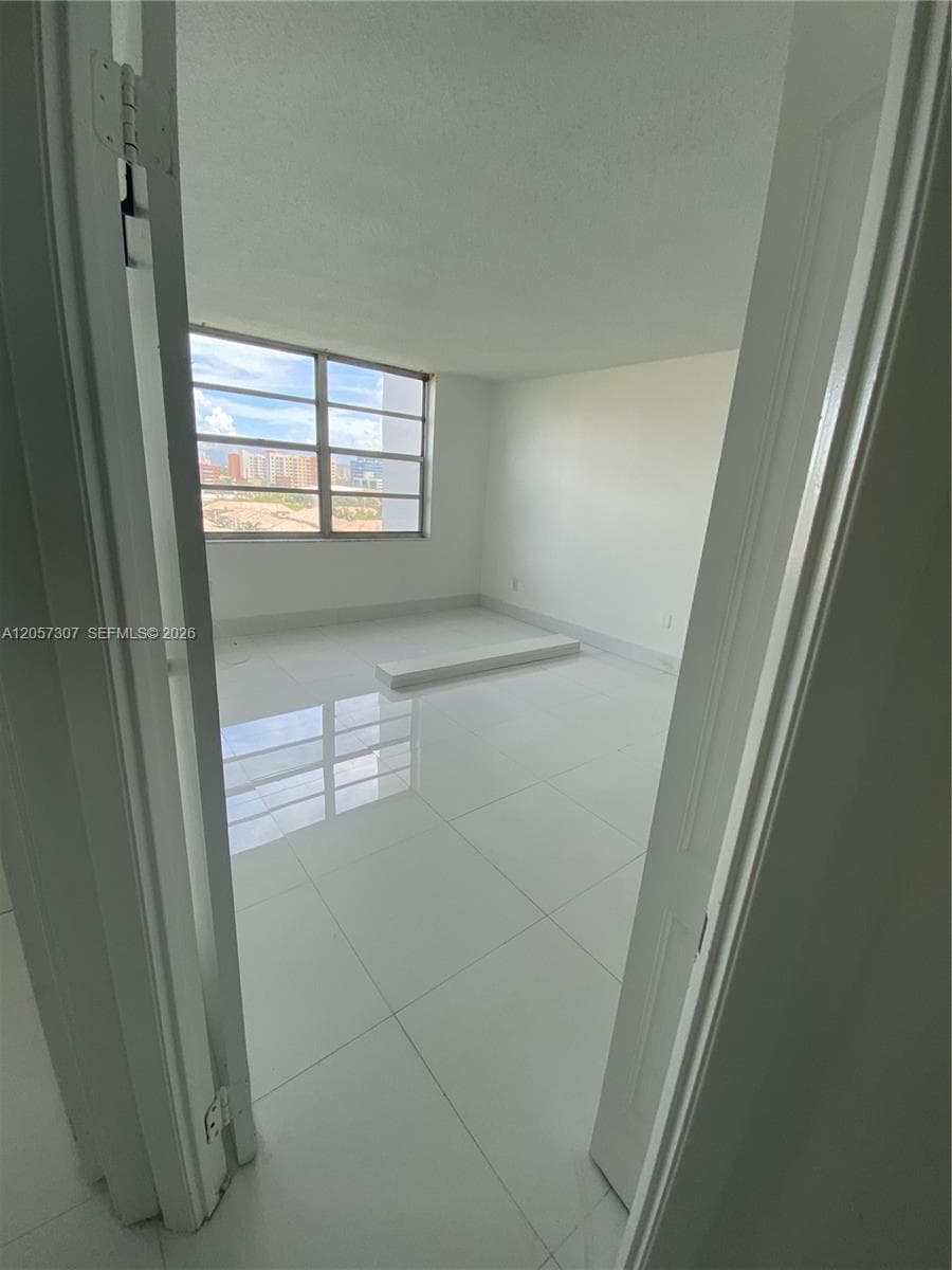 2780 NE 183rd St # 909, Aventura, FL 33160 photo 4