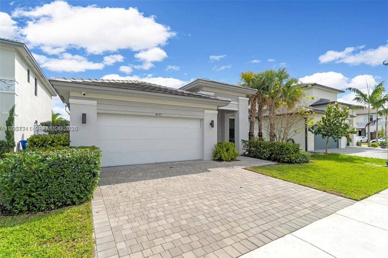 4577 SW 174th Ave, Miramar, FL 33029 photo 2